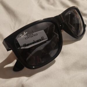 Ray-Ban Classic Black Oversized Sunglasses